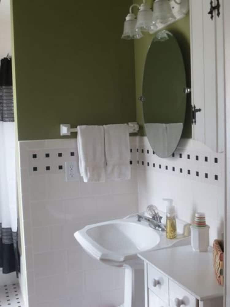 Superior Double Room, Ensuite (Primrose) photo 2