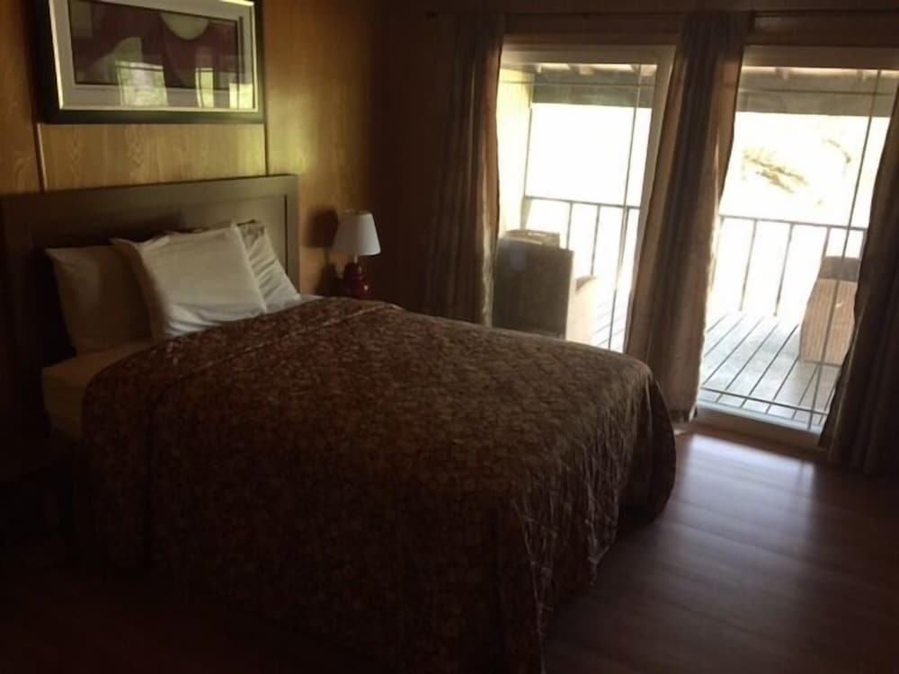 Villa (Rock View - No Laundry Facilities) photo 2