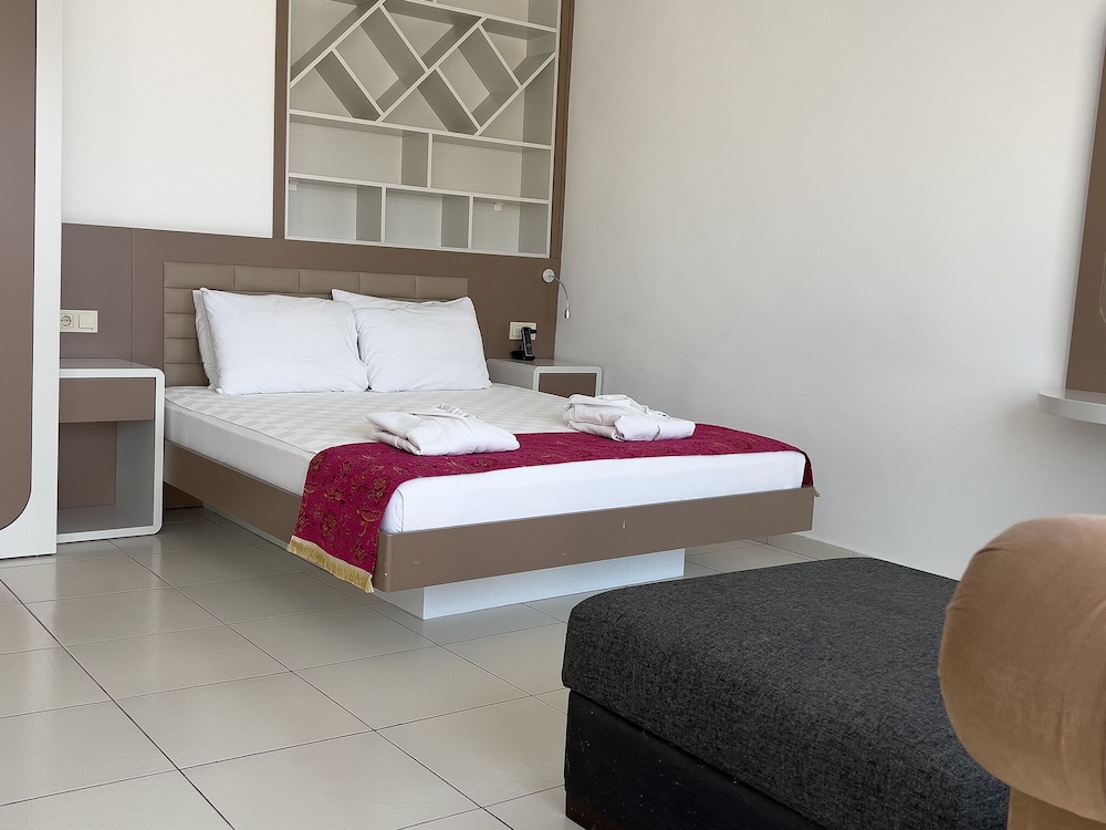 Deluxe Room, 1 Double Bed, Non Smoking, Sea View - Photo 8
