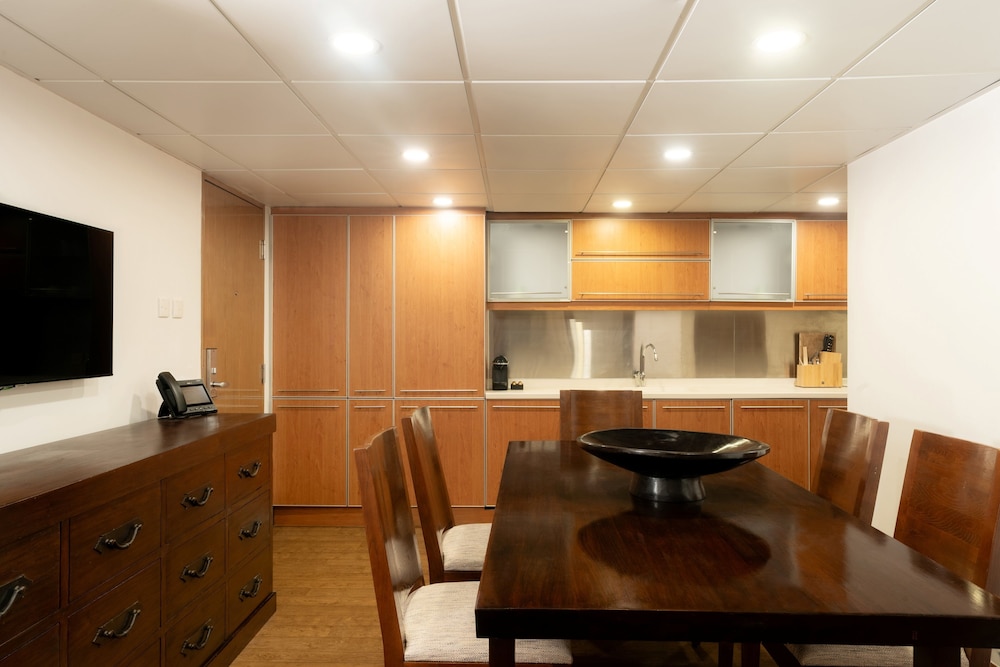 Suite, 3 Bedrooms thumbnail 5