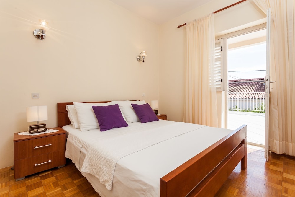 Apartment (Dado - terrace with sea view - A1(6+2) photo 2