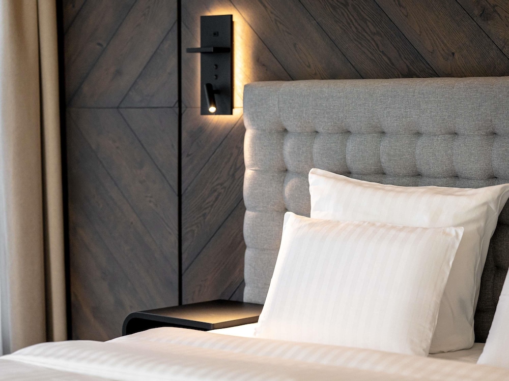 Deluxe Room, 1 King Bed, Park View - Photo 12
