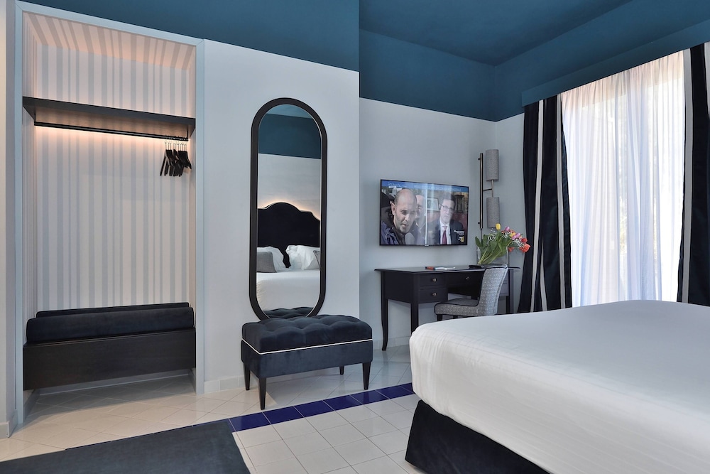 Deluxe Room, 1 Bedroom, Non Smoking, Sea View - Photo 7