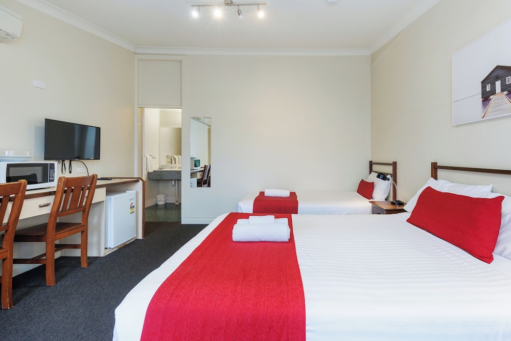 Standard Twin Room - Photo 4