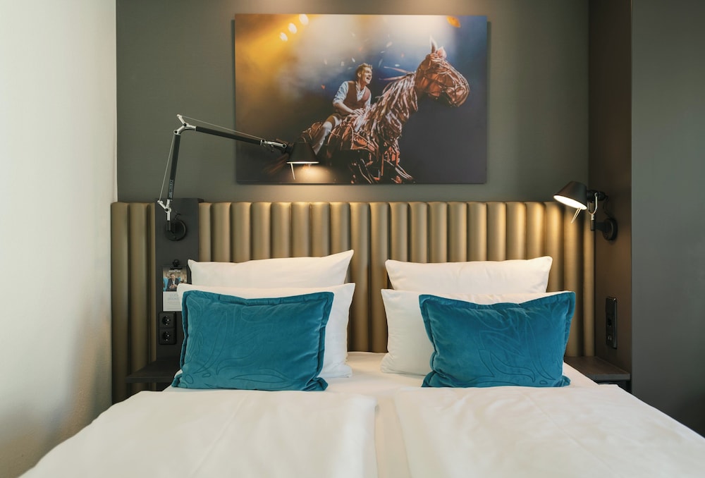 Standard Room, 1 King Bed photo 3