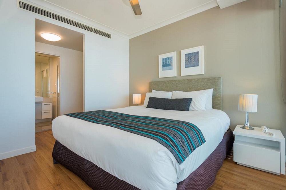 Two Bedroom Apartment with Broadwater View