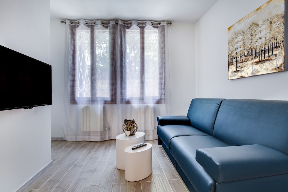 Apartment photo 2