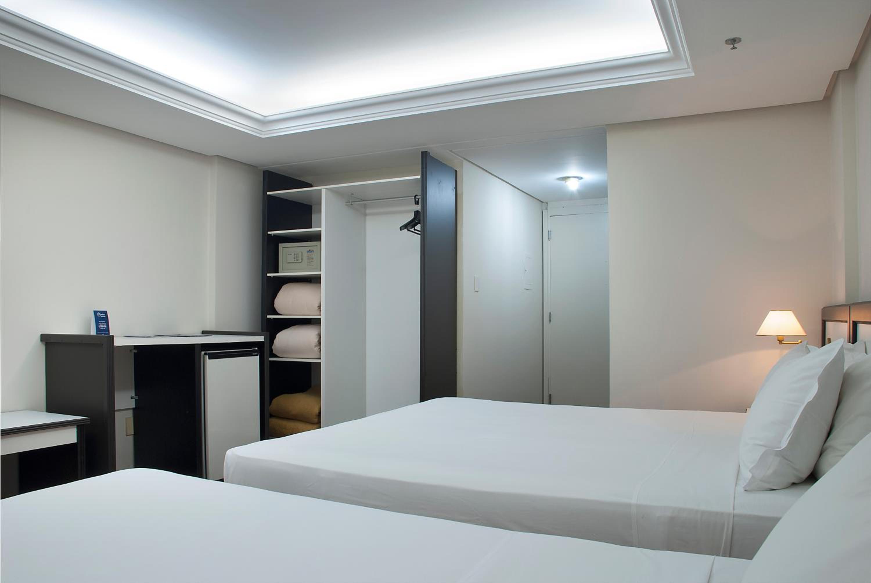 Triple Room with One Double Bed and One Single Bed photo 2