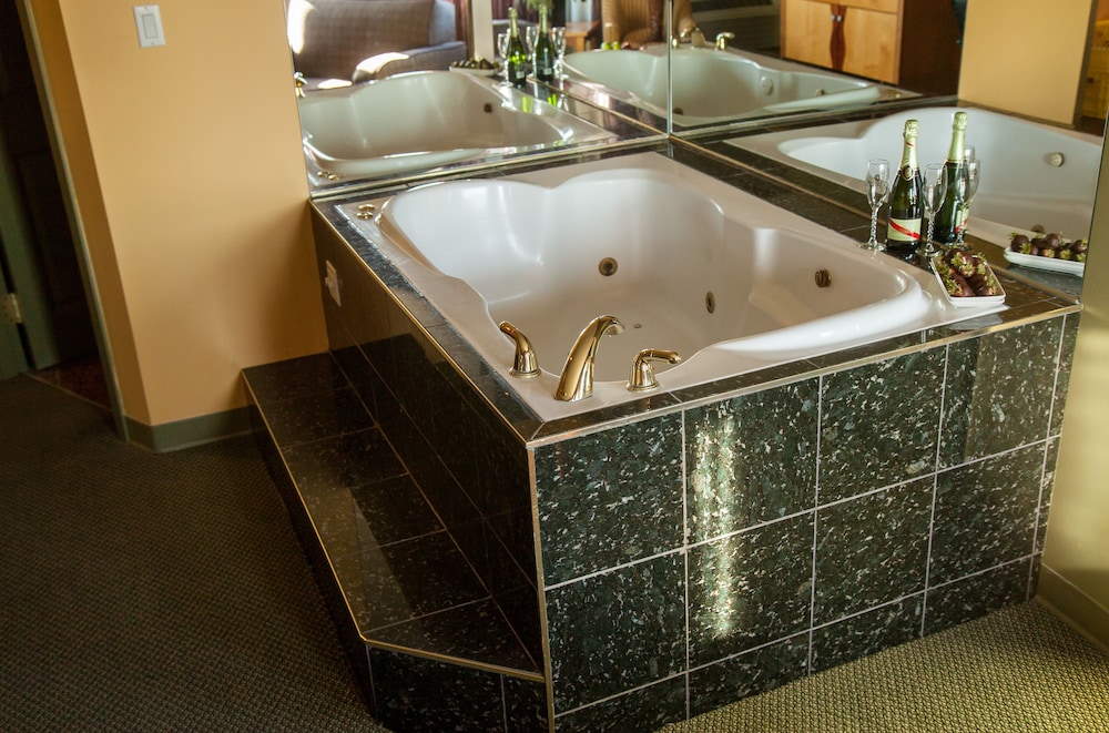 Suite, Jetted Tub, 1 King Bed - Photo 12