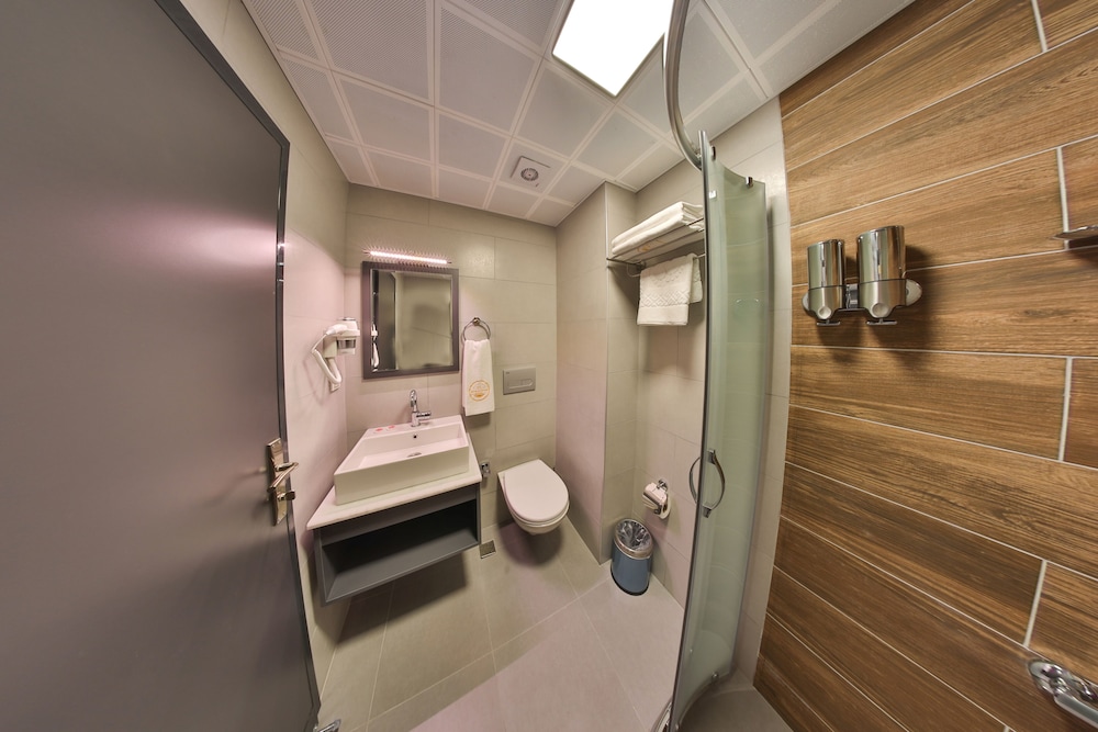 Standard Double or Twin Room - Photo 5