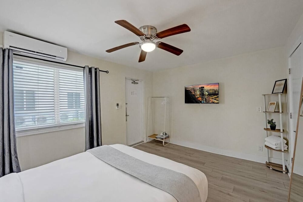 Classic Studio, Patio, Beach View (Eden 1102)