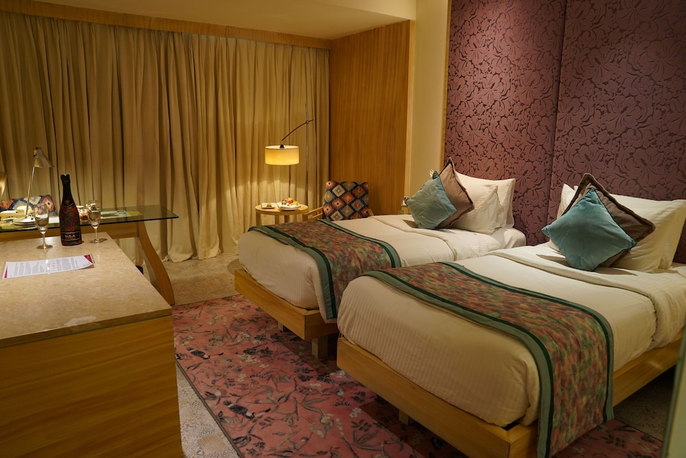 Deluxe Twin Bed with Bath Tub - Photo 3