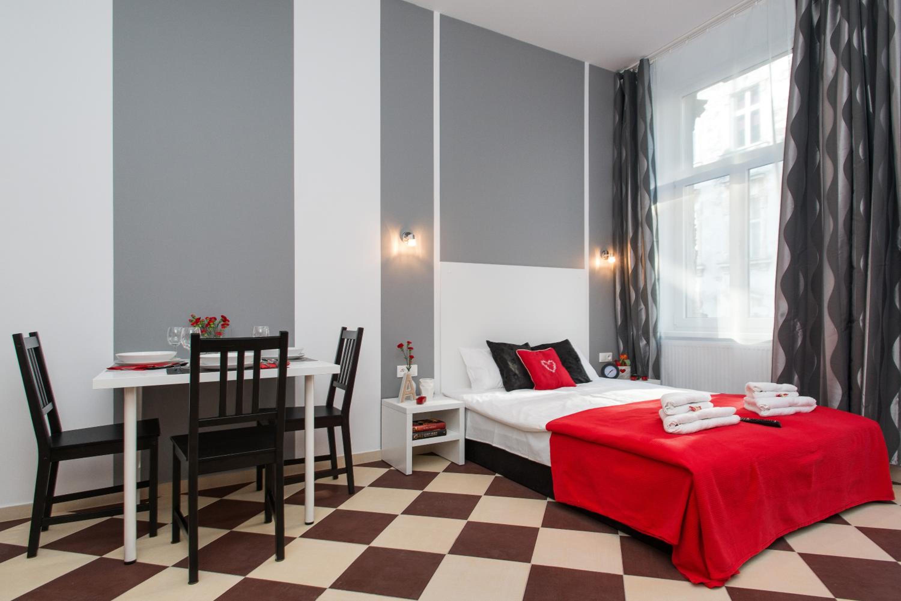 Studio Apartment photo 1