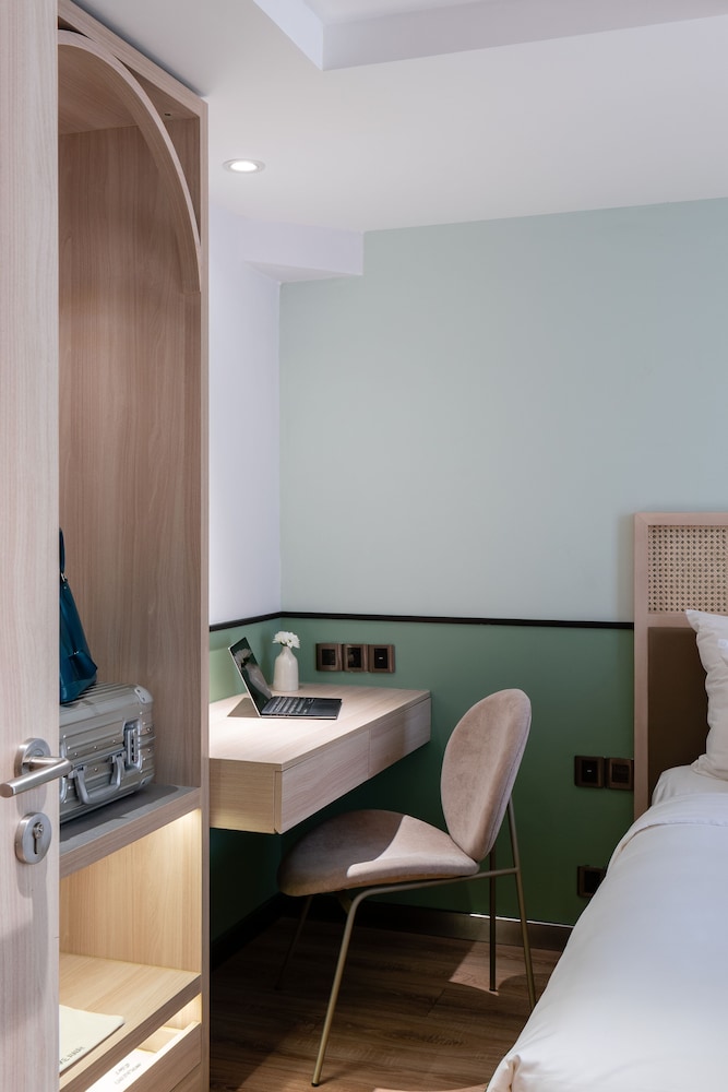 Family Connecting Suite photo 3