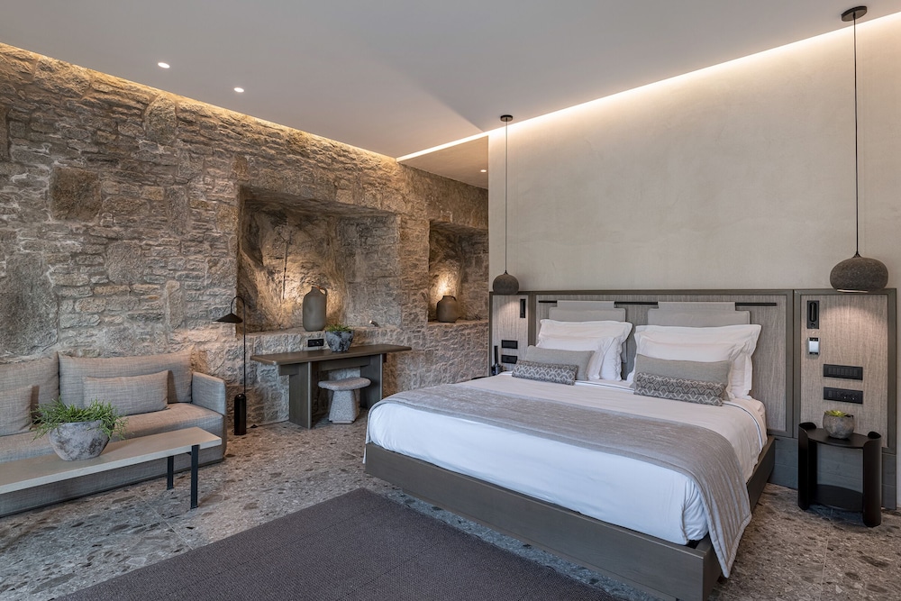 STONE Suite with Private Pool and Garden View - Photo 3