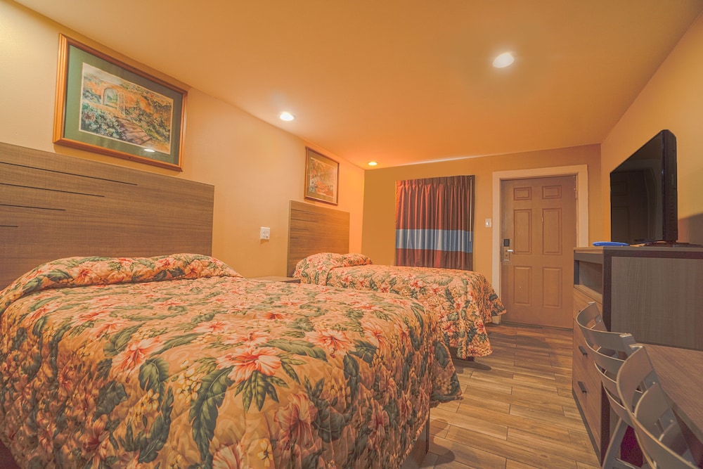 Room, 1 King Bed, Mobility Accessible, Non Smoking (Mobility, Roll-In Shower) - Photo 16