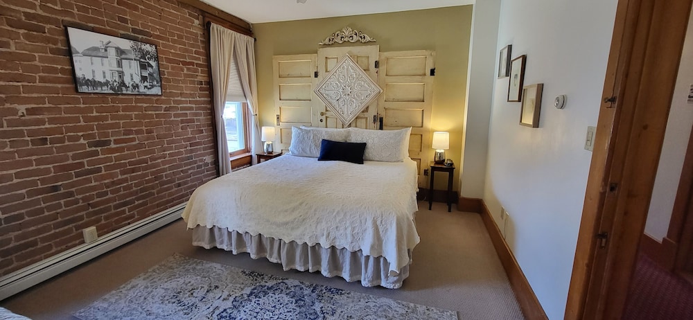 The Apple Blossom Room