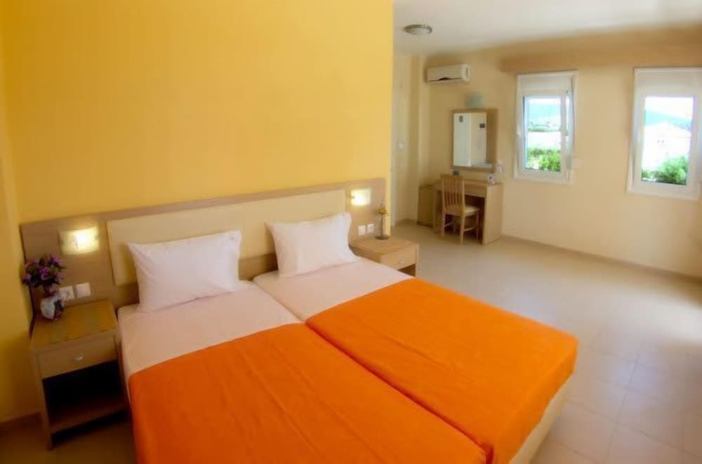 Double Room, Partial Sea View, Ground Floor
