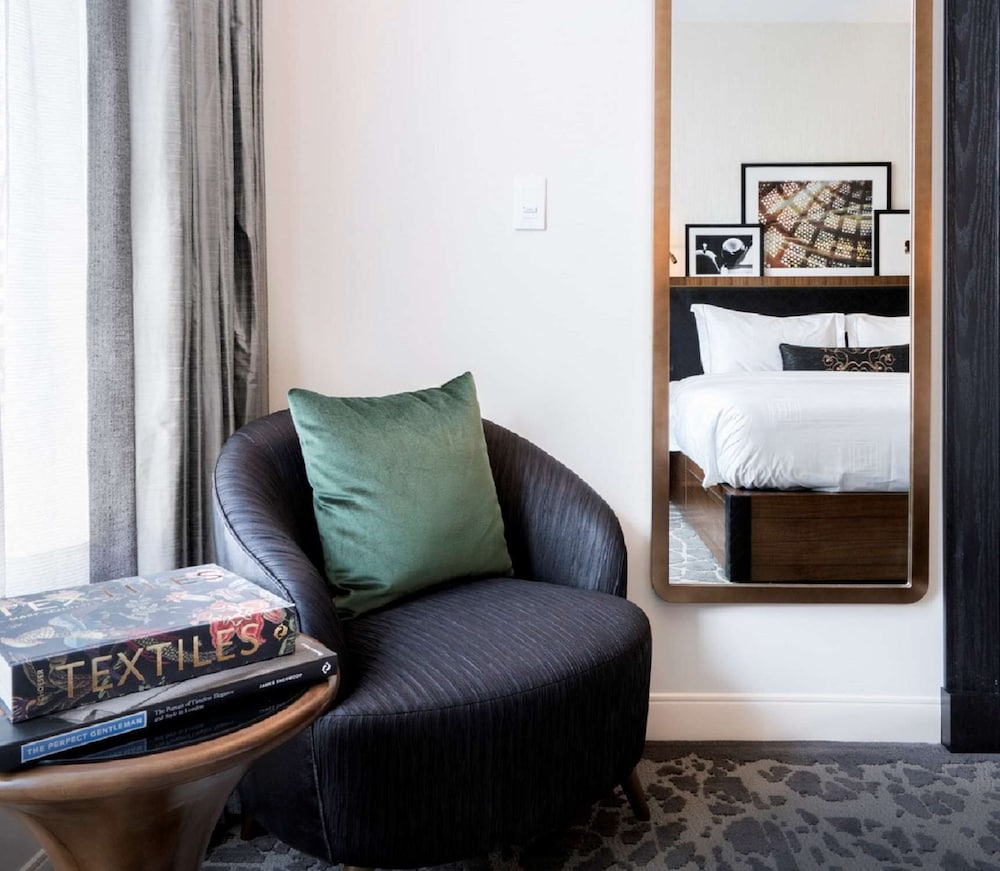 Room, 1 King Bed, River View