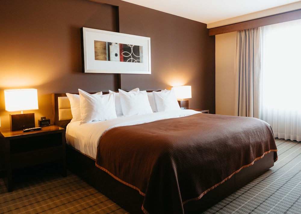 Deluxe Suite, 1 King Bed - Photo 1