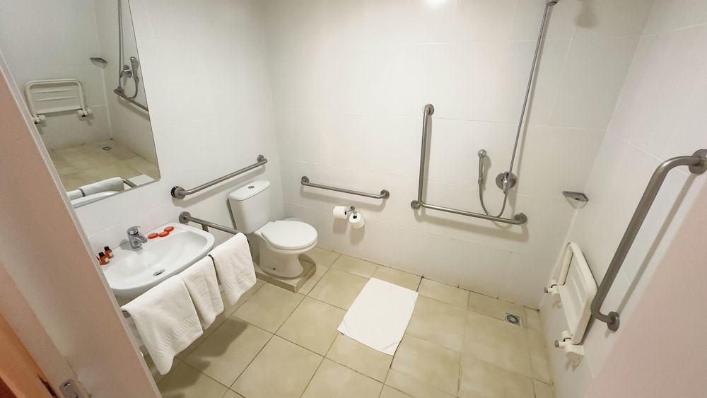 Standard Room, Multiple Beds (Adaptado - Pne) photo 3