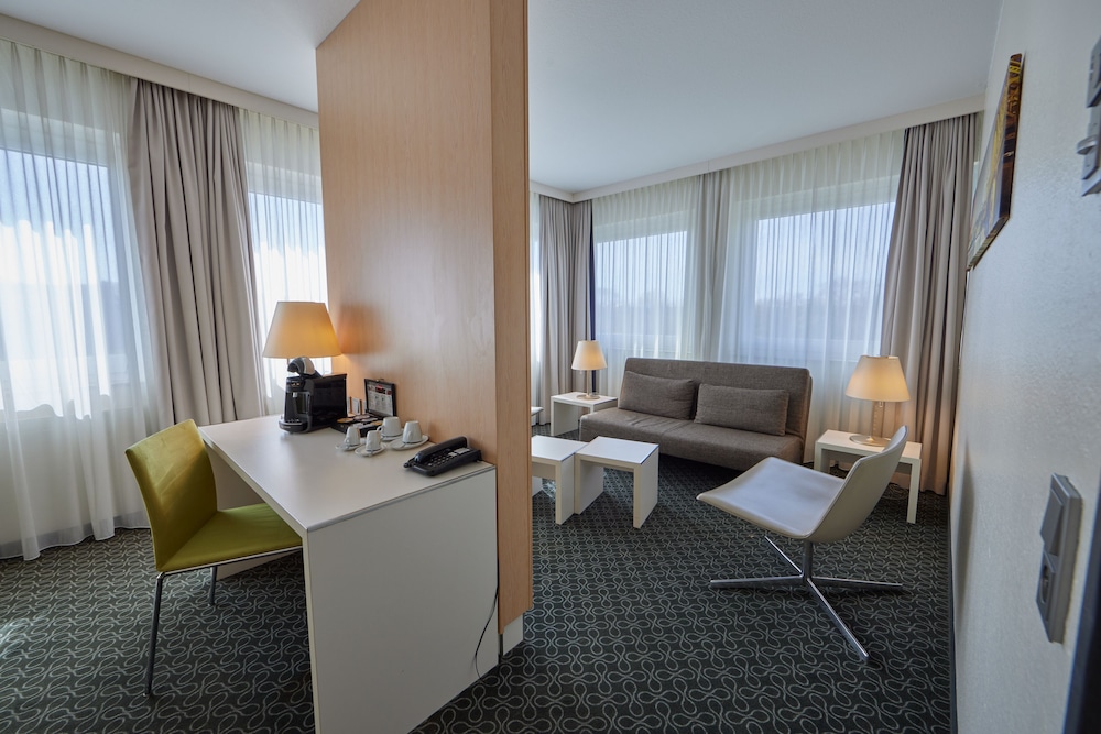 Privilege, Suite, 1 King Bed - Photo 6