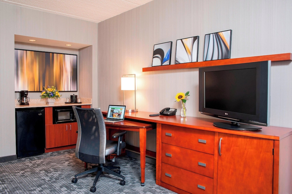 Suite, Multiple Beds - Photo 2