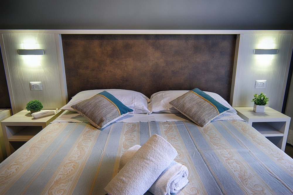 Deluxe Double Room, Courtyard View
