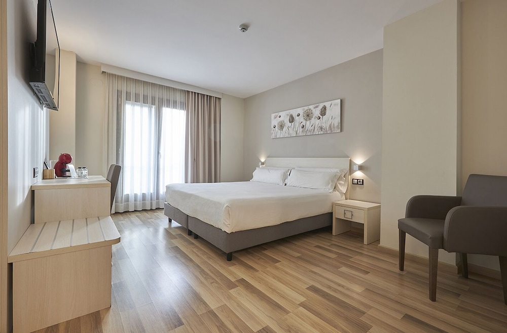 Standard Room, City View