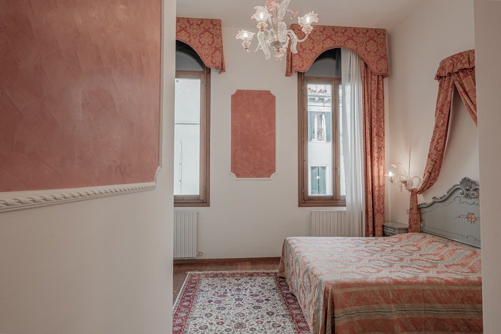 Standard Triple Room, Canal View photo 1