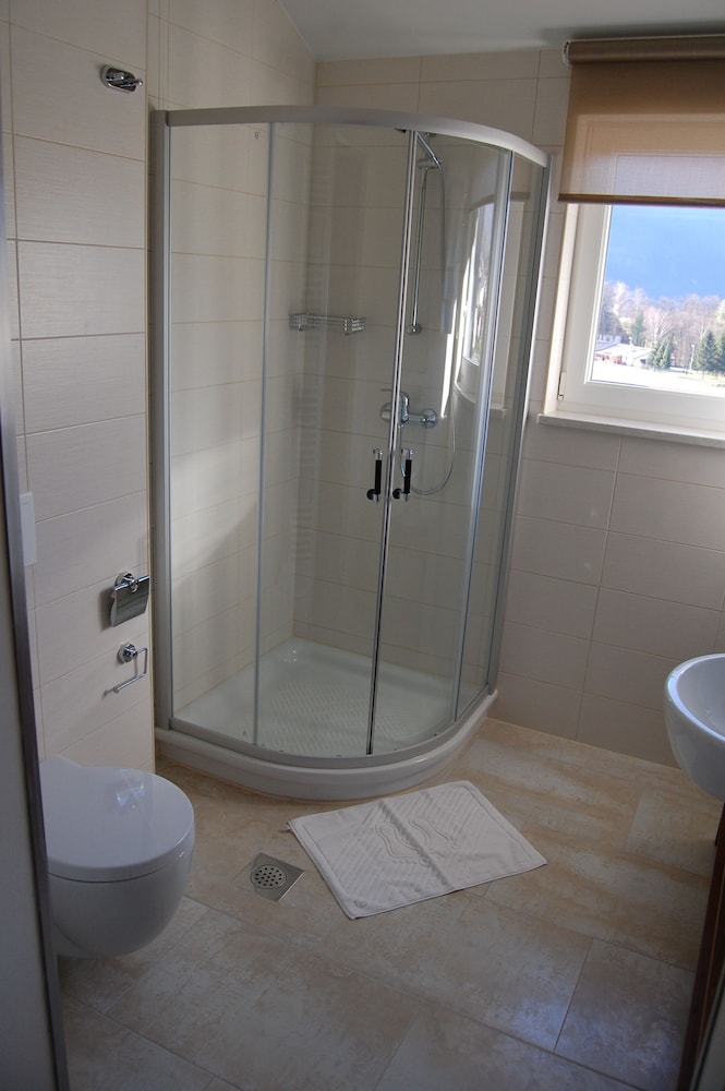 Family Room, 2 Bedrooms, Balcony, Mountain View photo 2