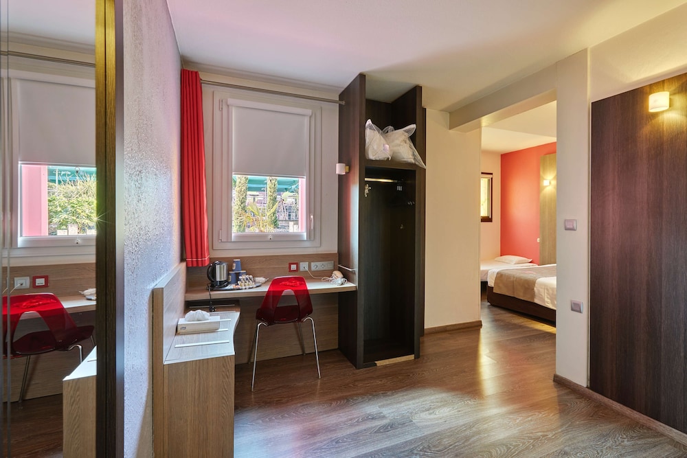 Standard Room, 2 Twin Beds - Photo 5
