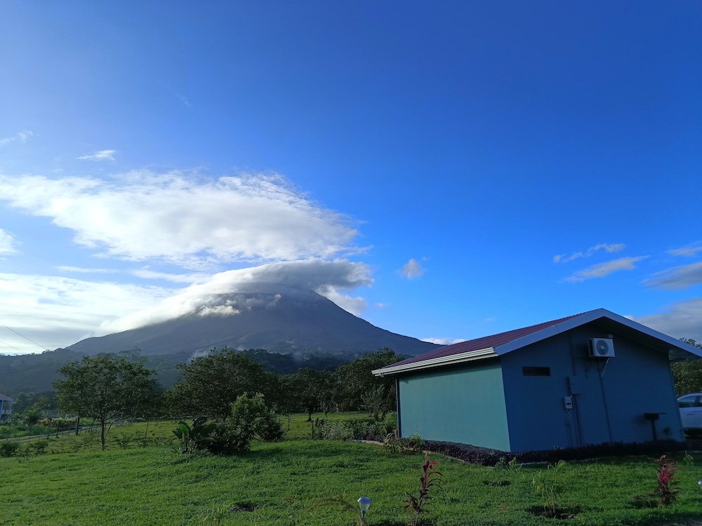 Deluxe Double Room, 1 King Bed, Non Smoking, Mountain View photo 2