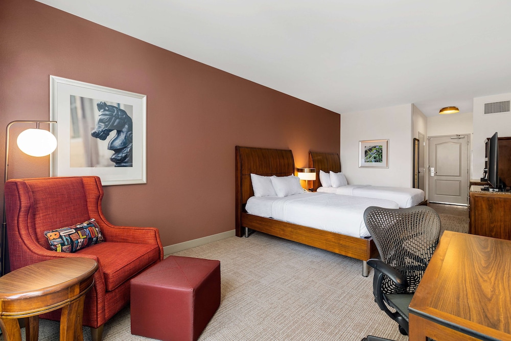 Room, 2 Queen Beds, Accessible, Bathtub - Photo 1