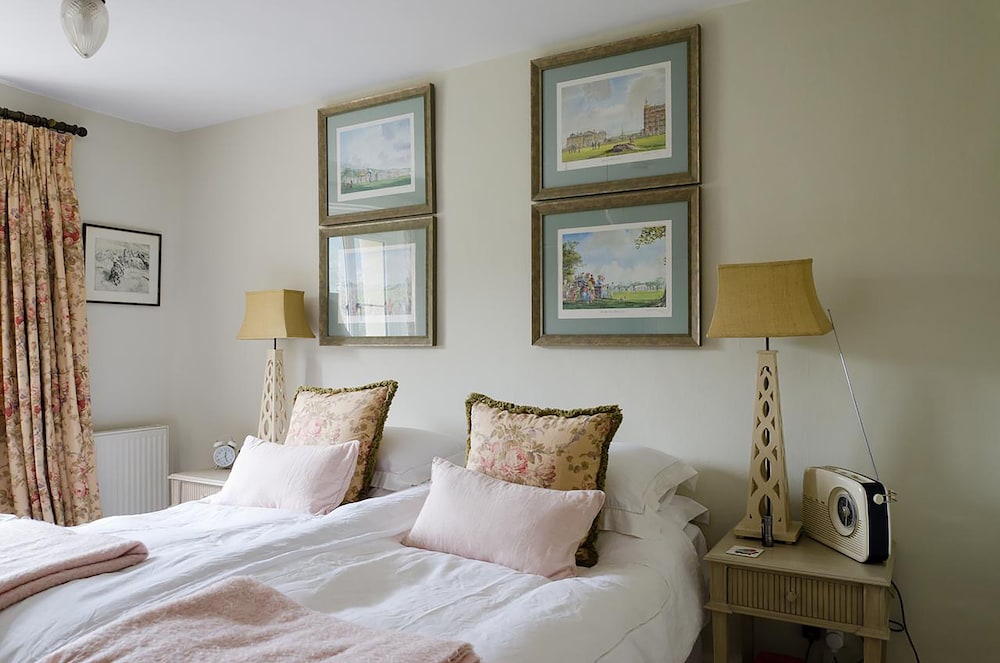 Twin Room / Super King on Suite photo 1