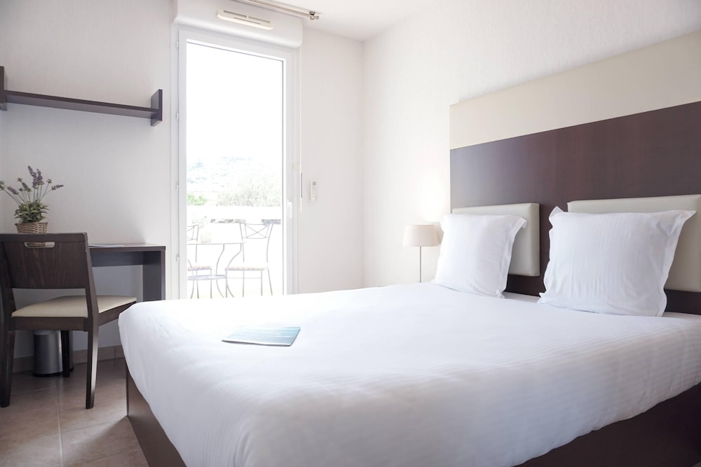 Standard Room, 1 Double Bed with Sofa bed, Non Smoking - Photo 1