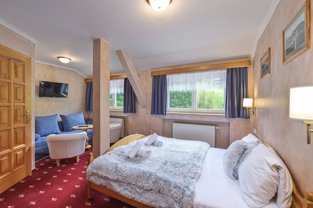 Triple Room, 1 Bedroom photo 1
