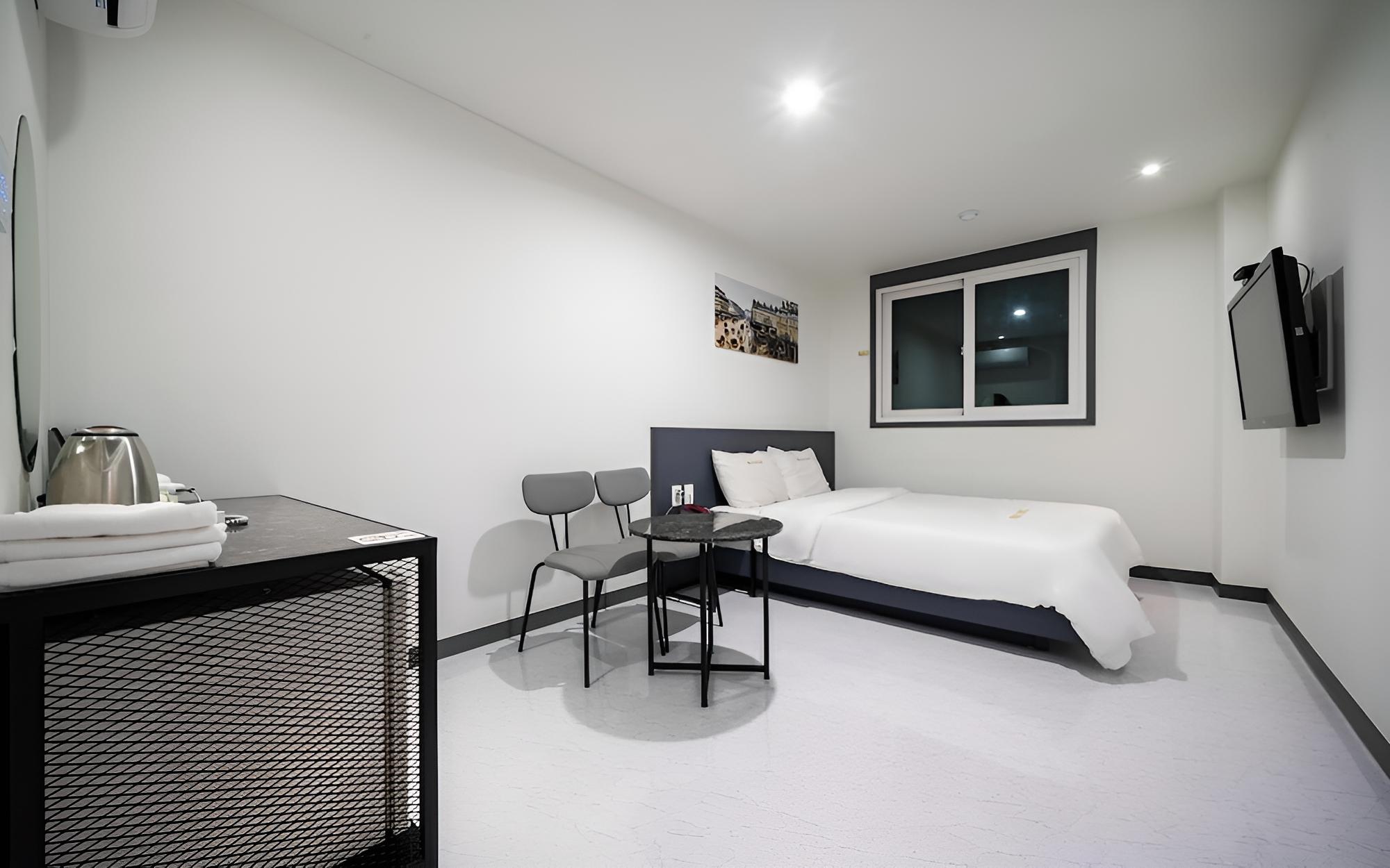 Room (Standard Room) - Photo 1