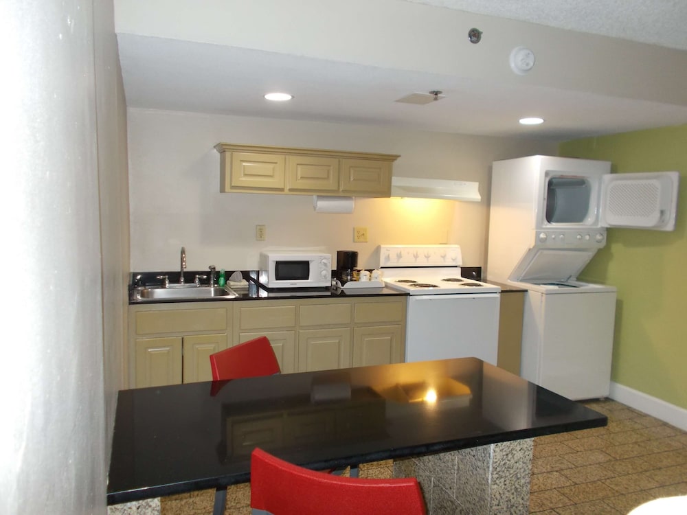 Suite, 1 King Bed, Accessible, Kitchen (with Sofabed) - Photo 11