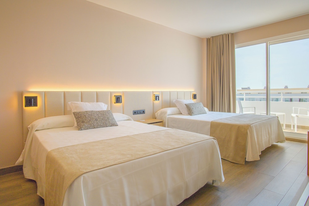 Standard Triple Room (2 Adults + 1 Child) photo 2