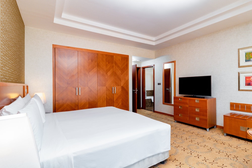 Suite, 1 Bedroom - Photo 1