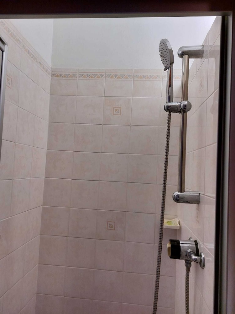 Standard Single Room, Shared Bathroom photo 3