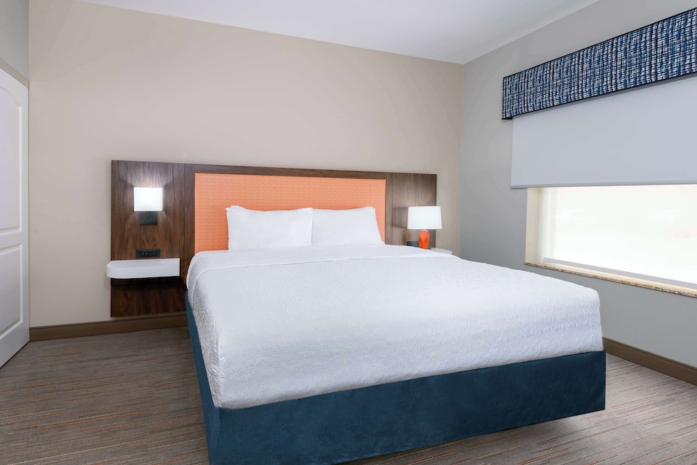 One King Bed, Non-Smoking - Photo 2