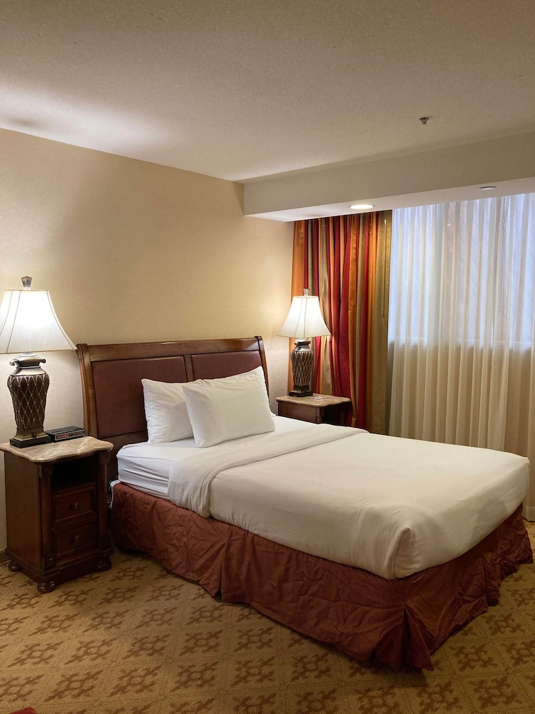 Deluxe Double Room, 1 Queen Bed, Accessible photo 1