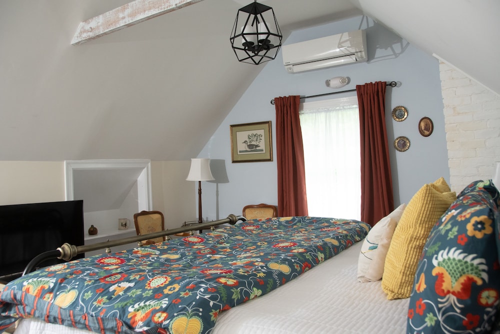 Classic Room, 1 King Bed (Bay Shore Room) photo 1
