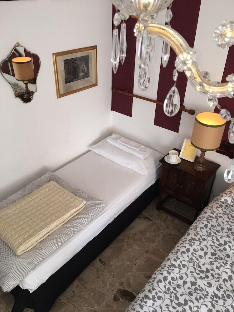 Triple Room, Private Bathroom, City View photo 1