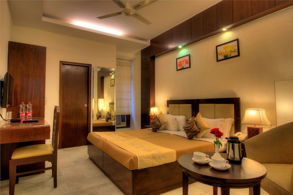Deluxe Room, Smoking