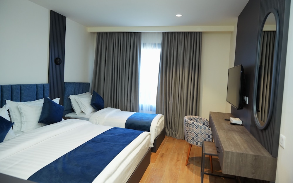 Standard Triple Room, City View photo 1