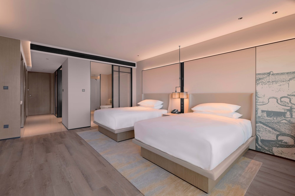 Room, 2 Double Beds, Smoking, Harbor View photo 2