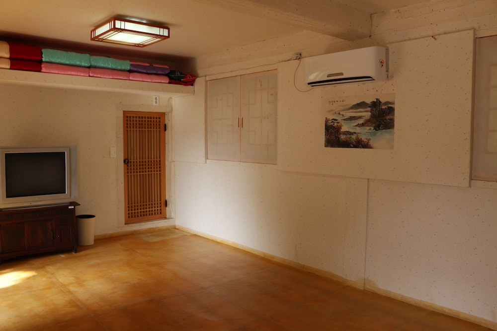 Traditional Room (Soodeokjae) photo 3